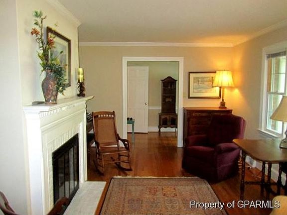 5th image of 1709 Beaumont Dr
