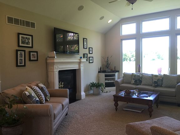 5th image of 400 Hunters Crest Dr