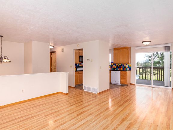 2nd image of 1309 Pineview St