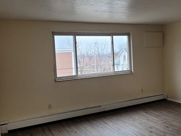 14815 Euclid Ave — Photo 13