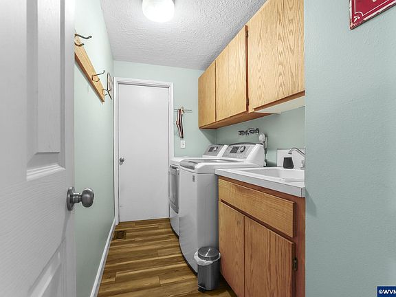 4th image of 427 E Clackamas Cir