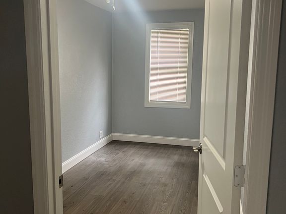2nd image of 1005 E 32nd Ave