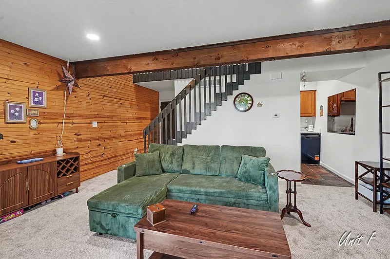 2901 University Dr — Photo 2