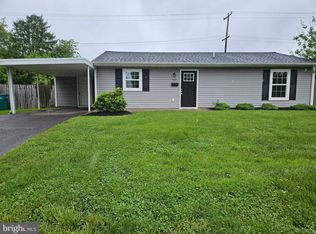 407 Stonybrook Dr, Levittown, PA 19055