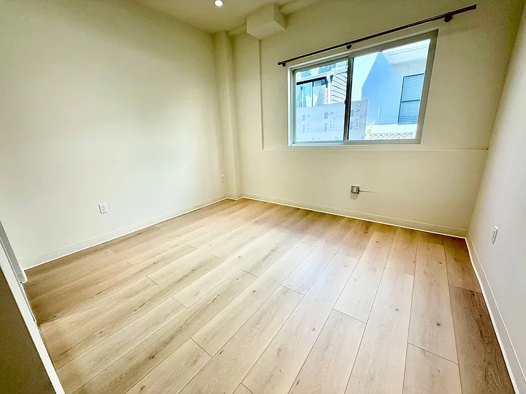 1256 Howard — Photo 25
