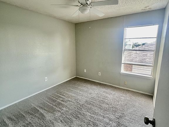 4th image of 909A NW Summercrest Blvd #1