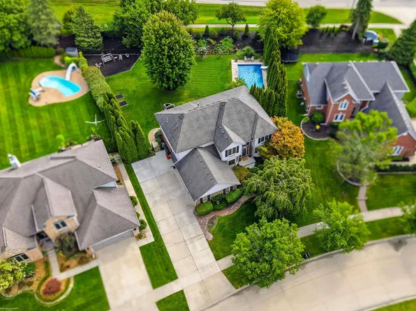 48556 Belltower Dr, Macomb, MI 48044