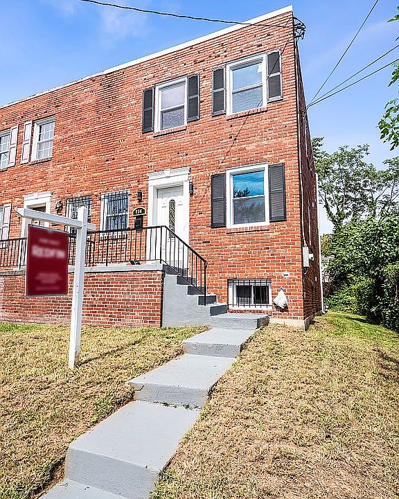 1st image of 116 Yuma St SE
