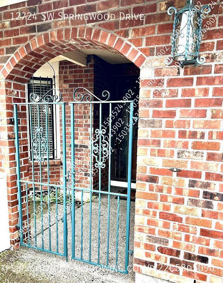 3 BD 2 Bath Single Story — Photo 3