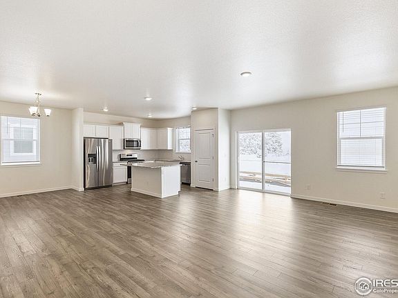 5th image of 816 Leeward St