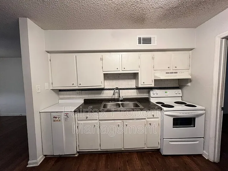 1011 Burke St #3 — Photo 5