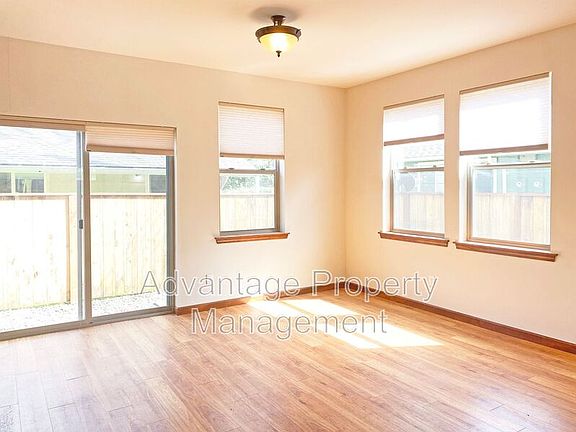 4th image of 1645 NW Kings Blvd