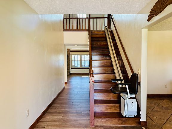 3rd image of 1000 Plantation Dr