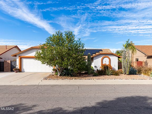 2nd image of 1524 W Canyon Shadows Ln