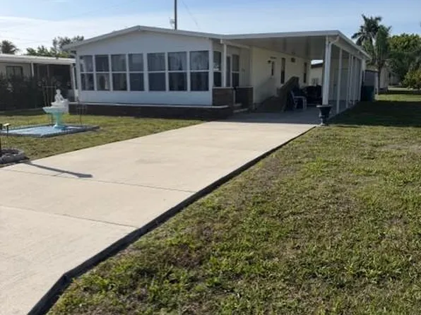 210 Pine Key LN #210, NAPLES, FL 34114