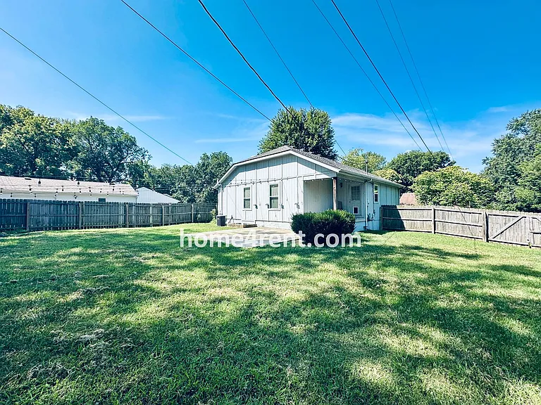 8601 England St — Photo 47
