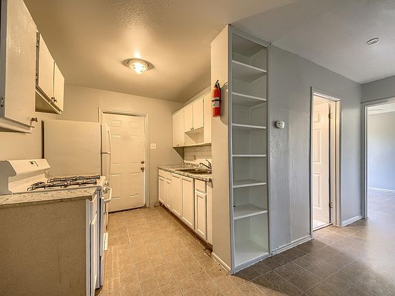 4th image of 341 Tarasco St