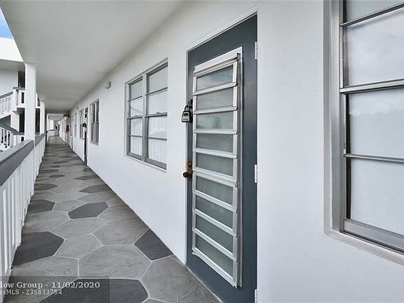 2nd image of 3105 Oakridge Dr #V-3105
