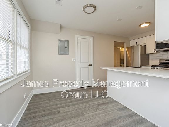 4th image of 6047 N Northwest Hwy APT 8