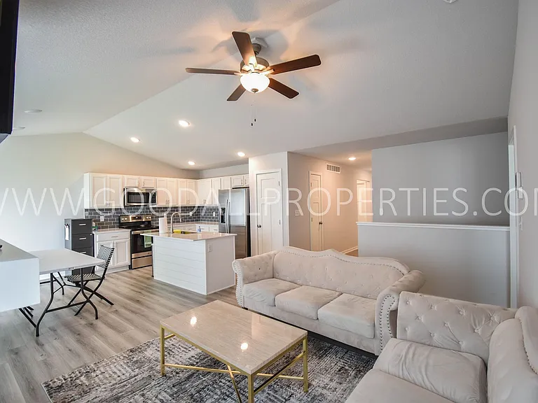 18203 Alpine Dr — Photo 2