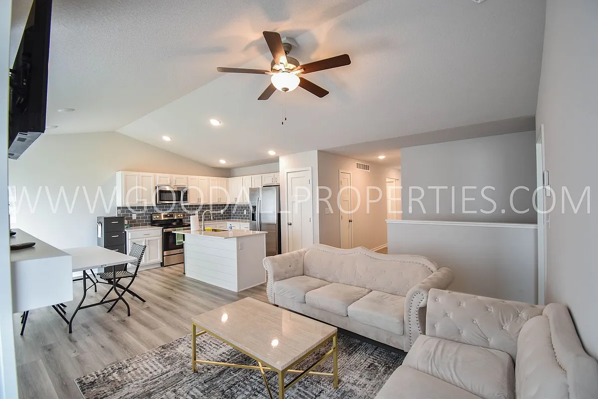 Building Photo - 18203 Alpine Dr