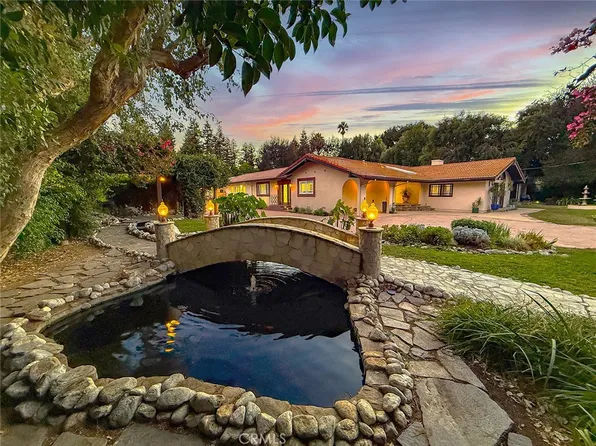 23254 Hatteras St, Woodland Hills, CA 91367