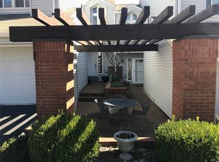 1690 Ridgeview Circle Dr, Ballwin, MO 63021