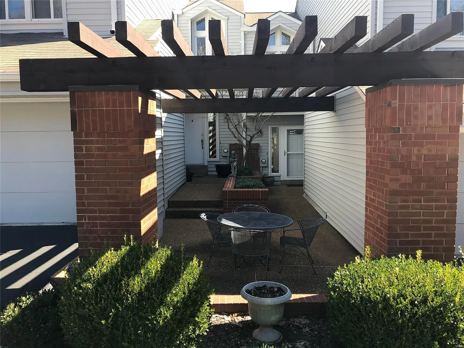1690 Ridgeview Circle Dr photo 1