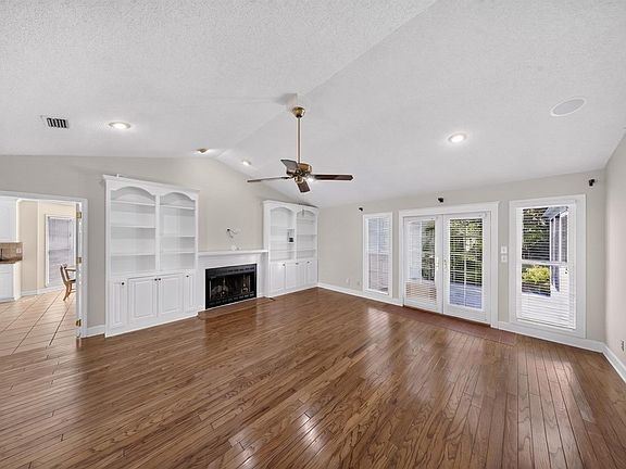 3rd image of 2014 Oakdale Dr
