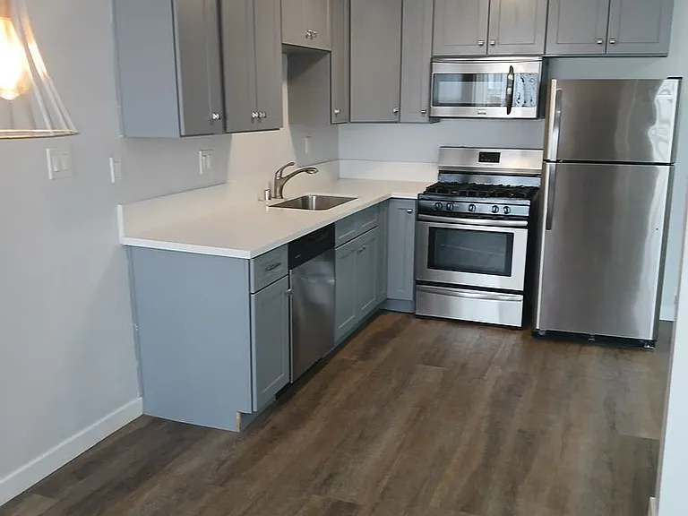 544 N Hayworth Ave — Photo 3