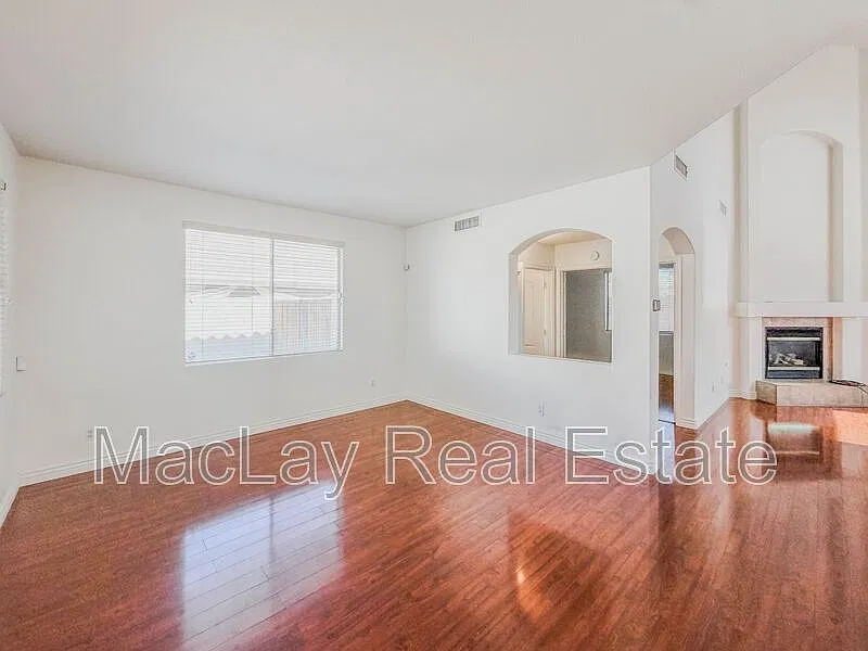 4 bed, 2.5 bath, 3021 sqft, $2,750 — Photo 3