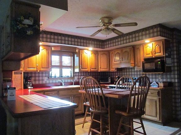 3rd image of 322 Thornwood Dr