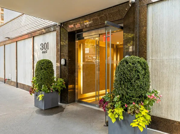 301 East 75th Street image 7 of 7
