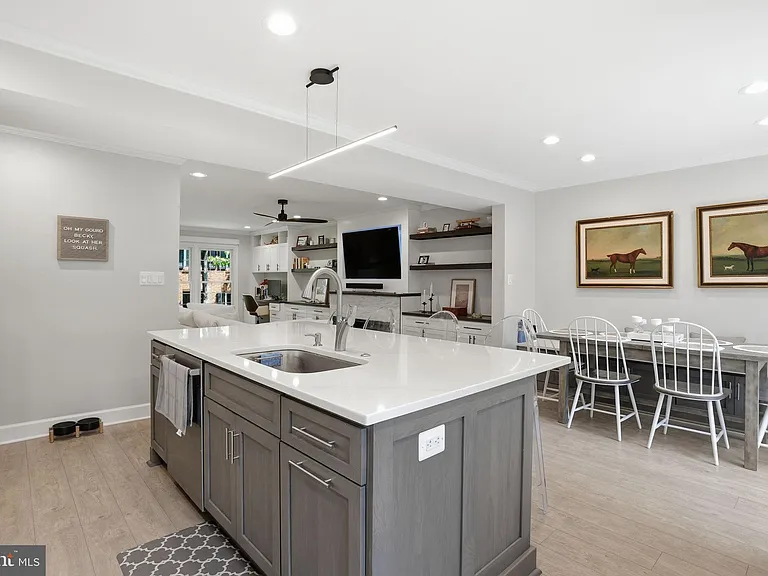 2528 S Walter Reed Dr #5 — Photo 3
