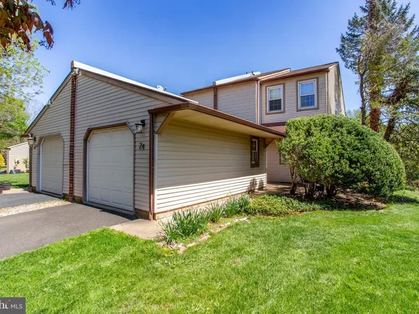 24 Sandy Ridge Dr, Doylestown, PA 18901