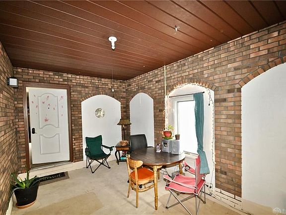 3rd image of 114 W Main St