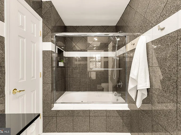 5001 Overlea Ct — Photo 23
