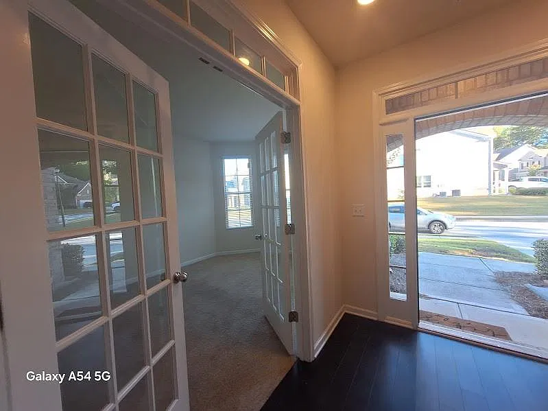 5 bed, 3.0 bath, 3400 sqft, $2,899 — Photo 4