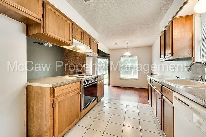 2913 Green Ridge St — Photo 16
