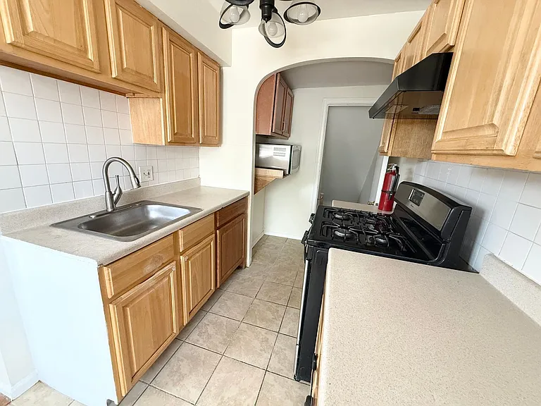 639 Adams Ave — Photo 12