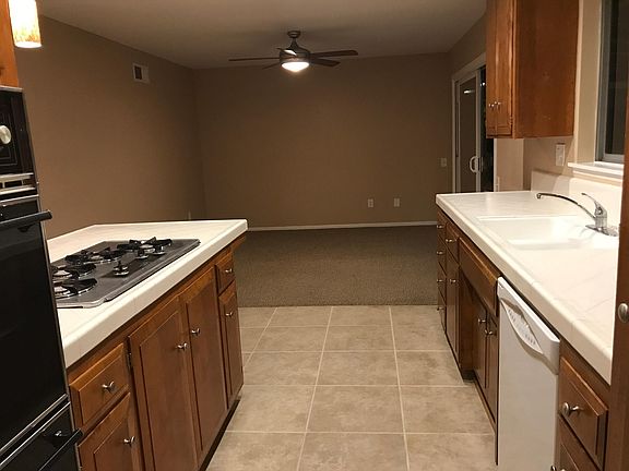4th image of 814 Banyon Dr