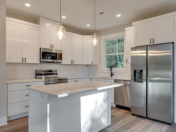 5th image of 5105 Ella Ln NW