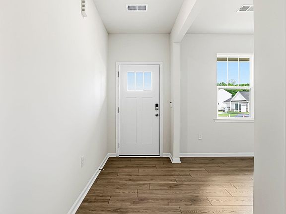 4th image of 520 Landseer Dr