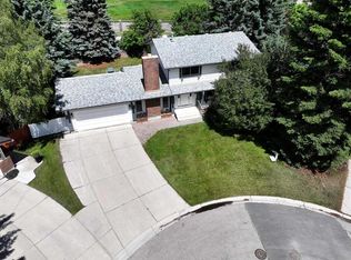 540 S Varsity Estates Pl NW, Calgary, AB T3B3C1