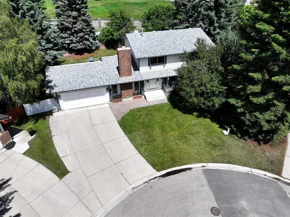 540 S Varsity Estates Pl NW, Calgary, AB T3B 3C1