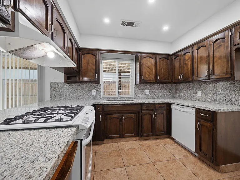 1684 E Walnut Ave — Photo 22