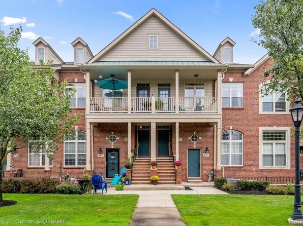 405 Old Pine Way, Walled Lake, MI 48390