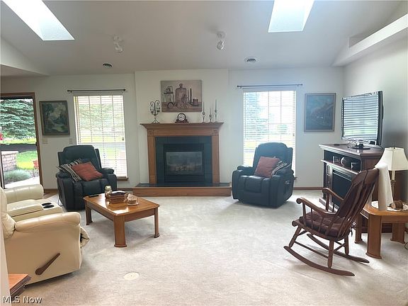 3rd image of 1102 Evergreen Dr NW