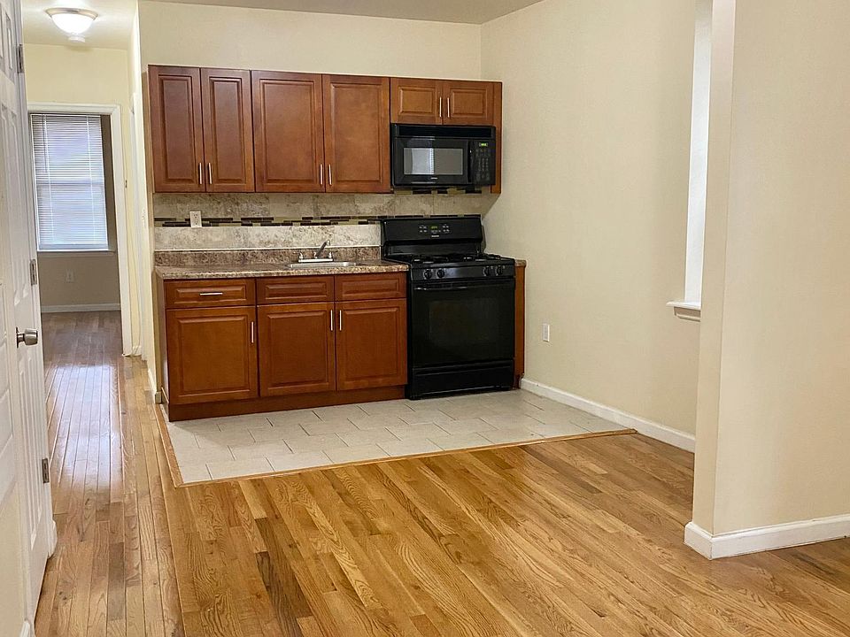 1st image of 411 Myrtle Ave #1D