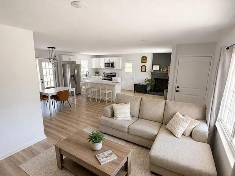 1445 Keswick Dr — Photo 3